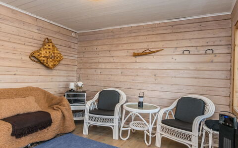 Villa Kuorinka: Bett, Möbel, Schlafzimmer, Interior Design, Bedding, Bettdecke, Flooring, Holz, Fussboden, Zimmer