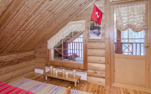 Villa Tunturitervakko: Möbel, Interior Design, Flooring, Fussboden, Tabelle, Decke, Küche & Esszimmer Tisch, Beleuchtung, Stuhl, Zuhause