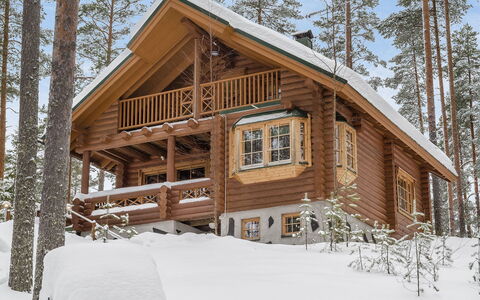 Villa Tunturitervakko: Möbel, Interior Design, Flooring, Fussboden, Tabelle, Decke, Küche & Esszimmer Tisch, Beleuchtung, Stuhl, Zuhause