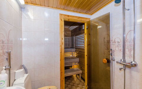 Villa Käpytikka: Bett, Möbel, Schlafzimmer, Interior Design, Bedding, Bettdecke, Flooring, Holz, Fussboden, Zimmer