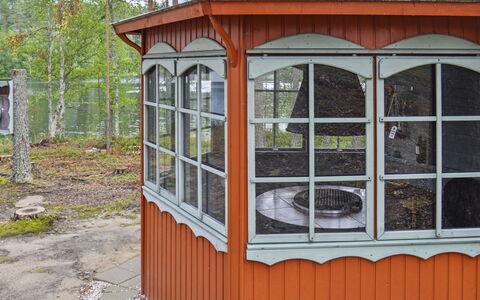 Villa Käpytikka: Bett, Möbel, Schlafzimmer, Interior Design, Bedding, Bettdecke, Flooring, Holz, Fussboden, Zimmer