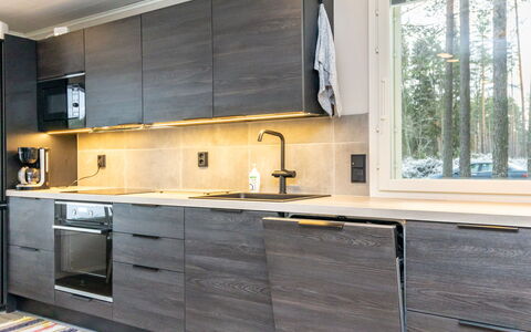 Lumpeenranta: Holz, Flooring, Küche, Countertop, Cabinetry, Küchengerät, Möbel, Interior Design, Fussboden, Holzboden