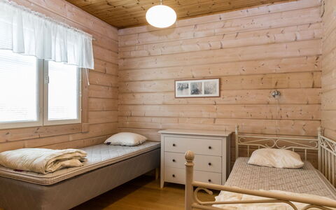 Kuusikko: Möbel, Fussboden, Interior Design, Flooring, Holz, Schlafzimmer, Bett, Decke, Zimmer, Holzboden