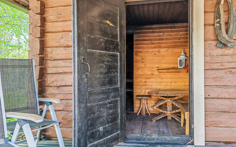 Huvikumpu: Möbel, Interior Design, Flooring, Fussboden, Tabelle, Decke, Küche & Esszimmer Tisch, Beleuchtung, Stuhl, Zuhause