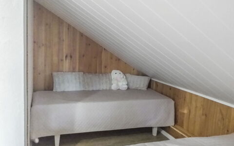 Kaislaranta: Möbel, Interior Design, Flooring, Fussboden, Tabelle, Decke, Küche & Esszimmer Tisch, Beleuchtung, Stuhl, Zuhause