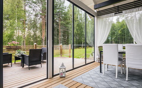 Kaislaranta: Möbel, Interior Design, Flooring, Fussboden, Tabelle, Decke, Küche & Esszimmer Tisch, Beleuchtung, Stuhl, Zuhause