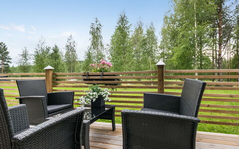 Kaislaranta: Möbel, Interior Design, Flooring, Fussboden, Tabelle, Decke, Küche & Esszimmer Tisch, Beleuchtung, Stuhl, Zuhause