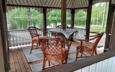Kaislaranta: Möbel, Interior Design, Flooring, Fussboden, Tabelle, Decke, Küche & Esszimmer Tisch, Beleuchtung, Stuhl, Zuhause