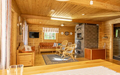 Utras: Möbel, Interior Design, Flooring, Fussboden, Tabelle, Decke, Küche & Esszimmer Tisch, Beleuchtung, Stuhl, Zuhause
