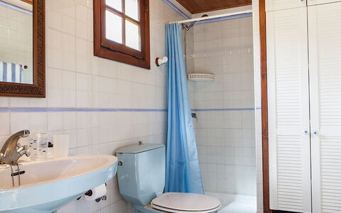 La Orotava 150: Badezimmer, Eigentum, Zimmer, Badewanne, Armatur, Die Architektur, Interior Design, Fliese, Haus, Grundeigentum
