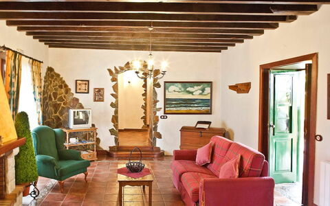 La Orotava 150: Wohnzimmer, Zimmer, Decke, Eigentum, Interior Design, Möbel, Gebäude, Haus, Zuhause, Fussboden
