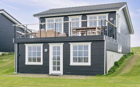 Ewelina - 150M from the Sea: Dach, Haus, Zuhause, Hütte, Abstellgleis, Estate, Auffahrt, Gartenbauten, Garten, Schuppen