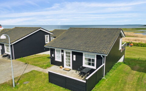 Ewelina - 150M from the Sea: Dach, Haus, Zuhause, Hütte, Abstellgleis, Estate, Auffahrt, Gartenbauten, Garten, Schuppen