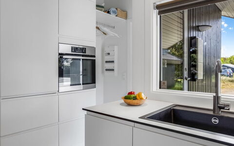 Ubbe - 800M from the Sea: Küche, Countertop, Interior Design, Küchengerät, Cabinetry, Flooring, Armatur, Haushaltsgerät, Major Appliance, Zuhause
