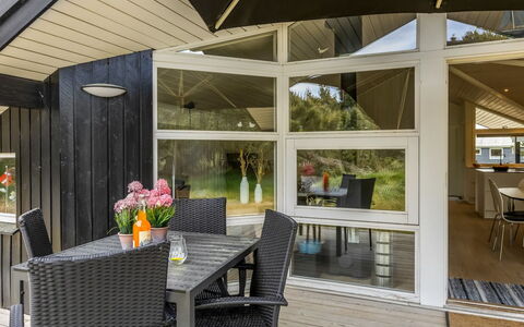 Ubbe - 800M from the Sea: Holz, Interior Design, Zuhause, Möbel, Decke, Tür, Flooring, Fussboden, Veranda, Hartholz