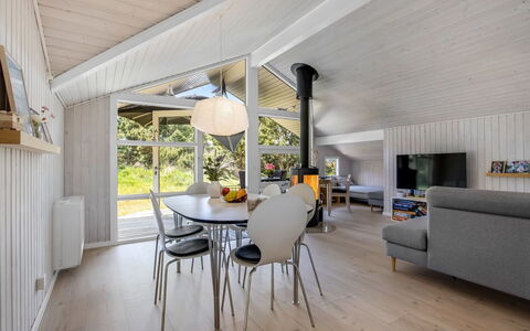 Ubbe - 800M from the Sea: Holz, Decke, Interior Design, Flooring, Fussboden, Möbel, Holzboden, Zuhause, Küche & Esszimmer Tisch, Wohnzimmer