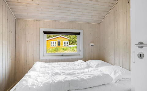 Ubbe - 800M from the Sea: Holz, Schlafzimmer, Zuhause, Bett, Decke, Hartholz, Planke, Holzbeize, Bedding, Blockhaus