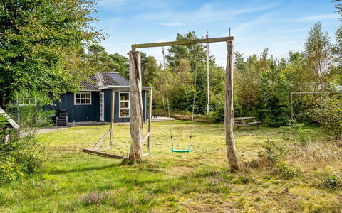 Niyazi - 770M from the Sea: Grundstueck, Garten, Schatten, Hinterhof, Rasen, Landscaping, Gartenbauten, Garten, Park, Wald