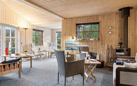 Niyazi - 770M from the Sea: Möbel, Holz, Interior Design, Decke, Flooring, Stuhl, Fussboden, Couch, Wohnzimmer, Zuhause