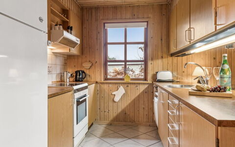 Niyazi - 770M from the Sea: Küche, Holz, Cabinetry, Flooring, Countertop, Küchengerät, Interior Design, Fussboden, Zuhause, Decke