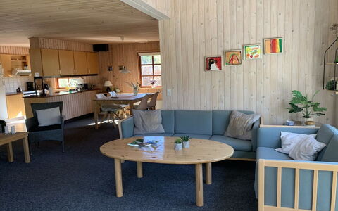 Niyazi - 770M from the Sea: Möbel, Holz, Flooring, Fussboden, Interior Design, Wohnzimmer, Zimmer, Tabelle, Decke, Stuhl