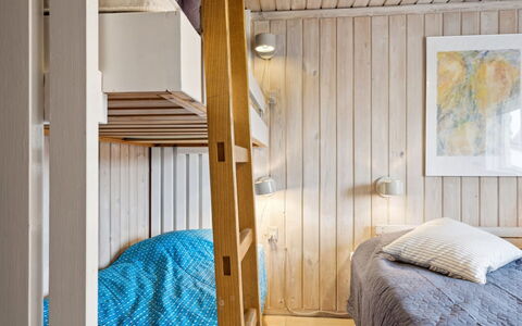 Eljene - 700M from the Sea: Bett, Schlafzimmer, Interior Design, Wand, Bettdecke, Bedding, Holz, Flooring, Fussboden, Decke