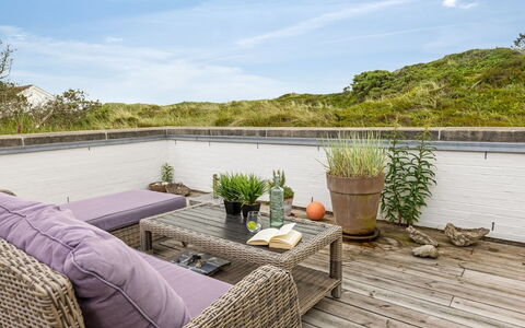 Eljene - 700M from the Sea: Möbel, Holz, Fussboden, Flooring, Tabelle, Holzboden, Hartholz, Deck, Stuhl, Gartenmöbel