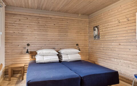 Selenia - 1Km from the Sea: Möbel, Flooring, Fussboden, Holz, Schlafzimmer, Interior Design, Bett, Decke, Zimmer, Bettdecke