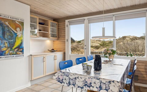 Selenia - 1Km from the Sea: Möbel, Interior Design, Flooring, Holz, Fussboden, Küche, Decke, Countertop, Beleuchtung, Zimmer