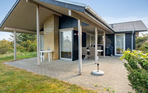 Selenia - 1Km from the Sea: Haus, Zuhause, Tür, Dach, Hütte, Estate, Garten, Schatten, Abstellgleis, Garten
