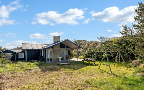 Selenia - 1Km from the Sea: Haus, Zuhause, Tür, Dach, Hütte, Estate, Garten, Schatten, Abstellgleis, Garten
