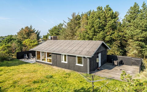 Swenki - 700M from the Sea: Dach, Haus, Zuhause, Hütte, Tür, Abstellgleis, Deck, Veranda, Planke, Hartholz