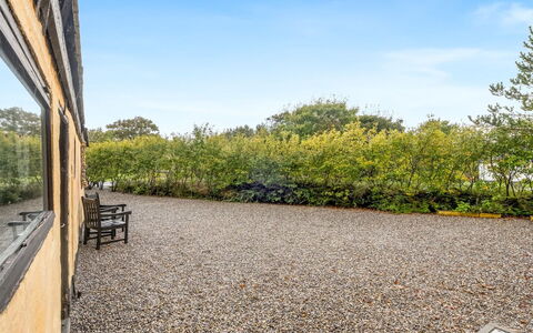 Birtir - 750M from the Sea: Blau, Strauch, Hütte, Ground, Garten, Estate, Schatten, Landscaping, Bauernhaus, Eco Hotel