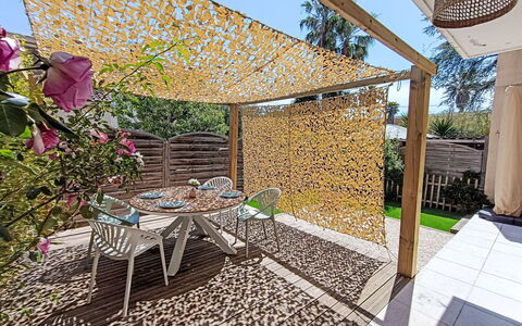 Le Saint Jean: Schatten, Garten, Gartenmöbel, Hinterhof, Eco Hotel, Outdoor Struktur, Stuhl, Garten, Terrasse, Landscaping