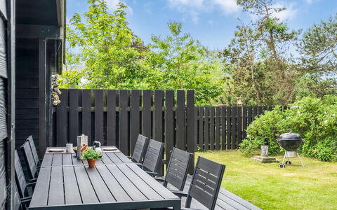 Jukka - 2Km from the Sea: Decke, Flooring, Interior Design, Fussboden, Verbundwerkstoff, Möbel, Resort, Hotel, Design, Daylighting