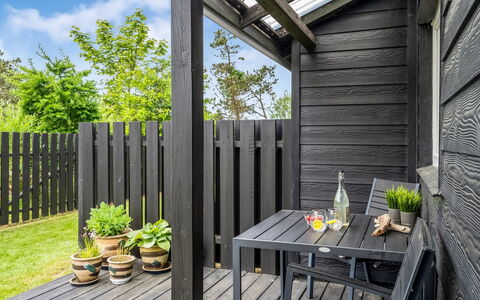 Jukka - 2Km from the Sea: Decke, Flooring, Interior Design, Fussboden, Verbundwerkstoff, Möbel, Resort, Hotel, Design, Daylighting