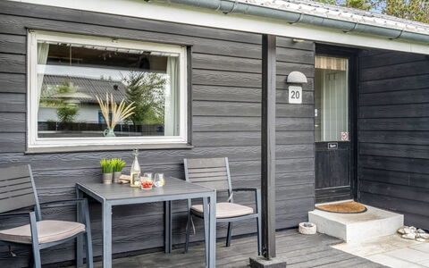 Jukka - 2Km from the Sea: Decke, Flooring, Interior Design, Fussboden, Verbundwerkstoff, Möbel, Resort, Hotel, Design, Daylighting