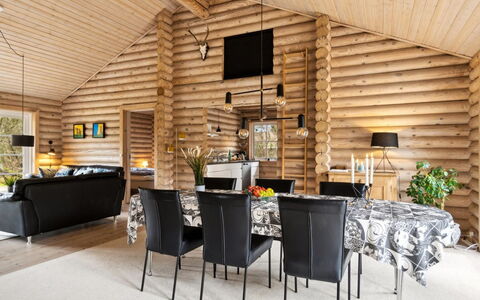 Luzy - 1Km from the Sea: Möbel, Interior Design, Flooring, Fussboden, Decke, Zimmer, Stuhl, Tabelle, Wohnung, Küche & Esszimmer Tisch