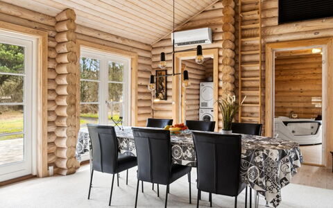 Luzy - 1Km from the Sea: Möbel, Interior Design, Flooring, Fussboden, Decke, Zimmer, Stuhl, Tabelle, Wohnung, Küche & Esszimmer Tisch