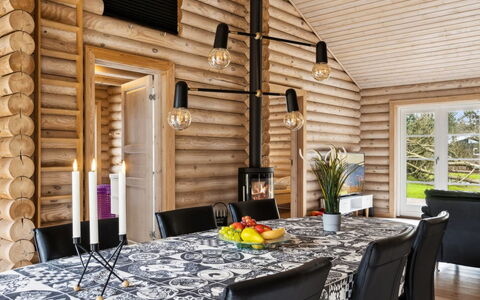 Luzy - 1Km from the Sea: Möbel, Interior Design, Flooring, Fussboden, Decke, Zimmer, Stuhl, Tabelle, Wohnung, Küche & Esszimmer Tisch