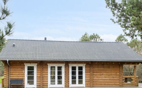 Luzy - 1Km from the Sea: Möbel, Interior Design, Flooring, Fussboden, Decke, Zimmer, Stuhl, Tabelle, Wohnung, Küche & Esszimmer Tisch