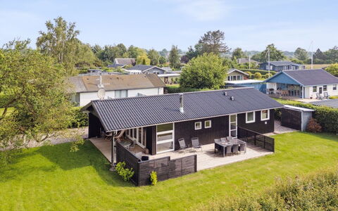 Volmer - 700M from the Sea: Decke, Flooring, Interior Design, Fussboden, Verbundwerkstoff, Möbel, Resort, Hotel, Design, Daylighting