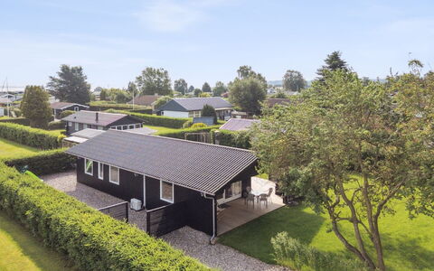 Volmer - 700M from the Sea: Decke, Flooring, Interior Design, Fussboden, Verbundwerkstoff, Möbel, Resort, Hotel, Design, Daylighting