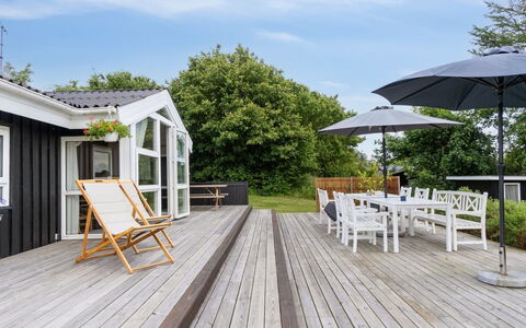 Katharine - 175M from the Sea: Holz, Zuhause, Veranda, Deck, Hartholz, Dach, Holzbeize, Holzboden, Eco Hotel
