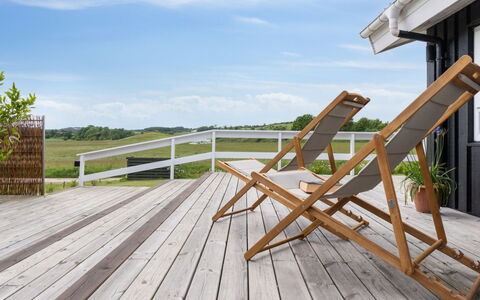 Katharine - 175M from the Sea: Holz, Zuhause, Veranda, Deck, Hartholz, Dach, Holzbeize, Holzboden, Eco Hotel