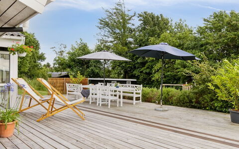 Katharine - 175M from the Sea: Holz, Zuhause, Veranda, Deck, Hartholz, Dach, Holzbeize, Holzboden, Eco Hotel