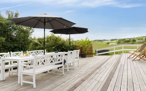 Katharine - 175M from the Sea: Holz, Zuhause, Veranda, Deck, Hartholz, Dach, Holzbeize, Holzboden, Eco Hotel