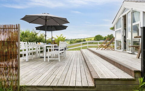 Katharine - 175M from the Sea: Holz, Zuhause, Veranda, Deck, Hartholz, Dach, Holzbeize, Holzboden, Eco Hotel