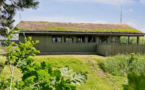 Hunlef - 1.7Km from the Sea: Möbel, Interior Design, Stuhl, Flooring, Tabelle, Resort, Fussboden, Decke, Zimmer, Eco Hotel