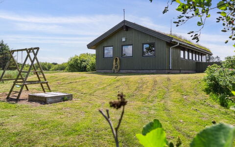 Hunlef - 1.7Km from the Sea: Möbel, Interior Design, Stuhl, Flooring, Tabelle, Resort, Fussboden, Decke, Zimmer, Eco Hotel
